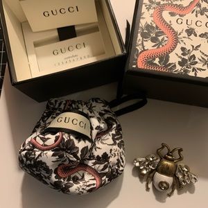 Gucci bee 🐝 crystal wing brooch /pin 100% auth